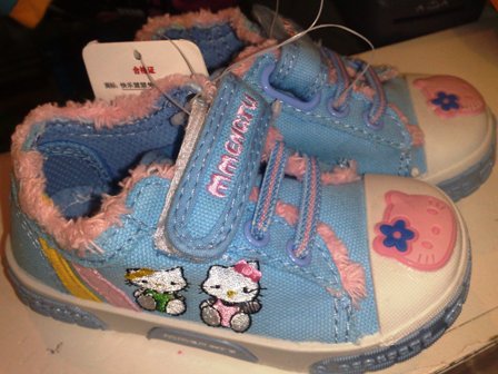 Hello Kitty tennised 26 helesinine