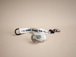 Elodie Details Pacifier Clip – Change The World Greige/Off Black  One Size lutipael+Pacifier lutt 3+kuud