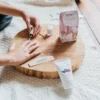 TOOFRUIT Jõulukomplekt Pretty Hands Trio küünelaki, kätekreemi ja küüneviiliga – pilt 2